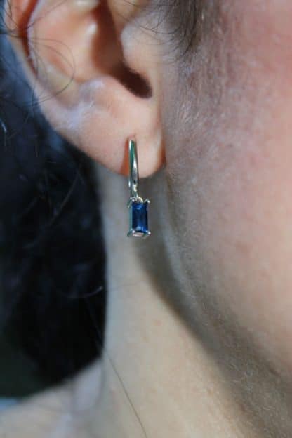 boucle d'oreilles pierre bleue